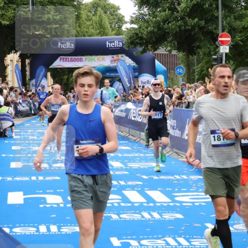29.06.2025 - hella hamburg halbmarathon Zöllner http://msf.ph/oto/8175700 29.06.2025 10:37:32 Ziel 1290, 2767, 5042, 5791, 6047, 7831, 9017, 9914, 10451, 13372, 15888, 17306, 18159, 18723 meine-sportfotos.de