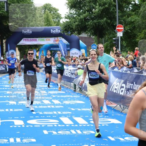 29.06.2025 - hella hamburg halbmarathon Zöllner http://msf.ph/oto/8175750 29.06.2025 10:37:36 Ziel 1290, 5042, 5791, 6047, 7831, 9914, 10451, 10922, 11106, 18193, 18216 meine-sportfotos.de