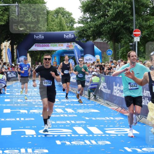 29.06.2025 - hella hamburg halbmarathon Zöllner http://msf.ph/oto/8175766 29.06.2025 10:37:36 Ziel 1290, 5042, 5791, 6047, 7831, 9914, 10451, 10922, 11106, 18193, 18216 meine-sportfotos.de