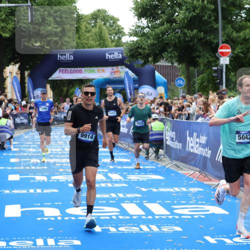 29.06.2025 - hella hamburg halbmarathon Zöllner http://msf.ph/oto/8175771 29.06.2025 10:37:37 Ziel 1290, 5042, 5791, 6047, 7831, 9914, 10451, 10922, 11106, 18193, 18216 meine-sportfotos.de