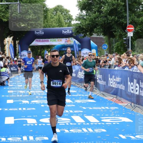 29.06.2025 - hella hamburg halbmarathon Zöllner http://msf.ph/oto/8175783 29.06.2025 10:37:37 Ziel 1290, 5042, 5791, 6047, 7831, 9914, 10451, 10922, 11106, 18193, 18216 meine-sportfotos.de