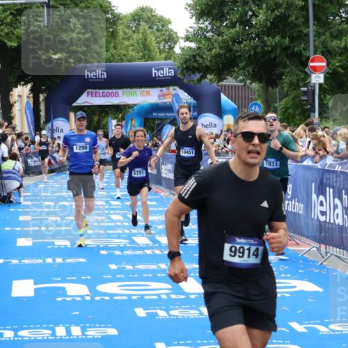 29.06.2025 - hella hamburg halbmarathon Zöllner http://msf.ph/oto/8175805 29.06.2025 10:37:38 Ziel 1290, 5042, 5791, 7831, 9914, 10451, 10922, 11106, 18193, 18216 meine-sportfotos.de