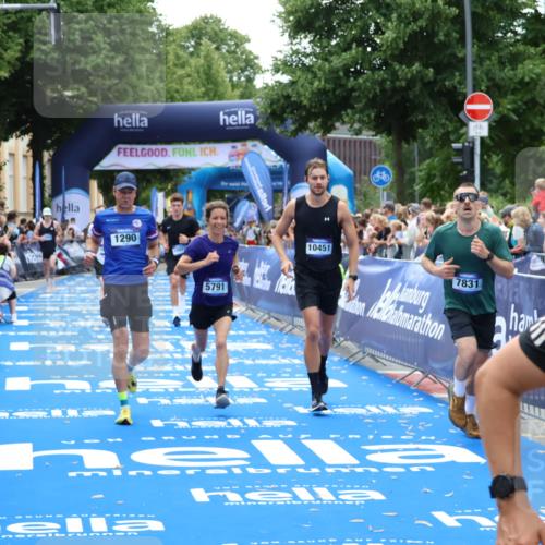 29.06.2025 - hella hamburg halbmarathon Zöllner http://msf.ph/oto/8175814 29.06.2025 10:37:39 Ziel 1290, 5791, 7831, 10451, 10922, 11106, 14934, 18193, 18216 meine-sportfotos.de