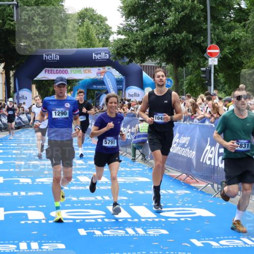 29.06.2025 - hella hamburg halbmarathon Zöllner http://msf.ph/oto/8175822 29.06.2025 10:37:39 Ziel 1290, 5791, 7831, 10451, 10922, 11106, 14934, 18193, 18216 meine-sportfotos.de