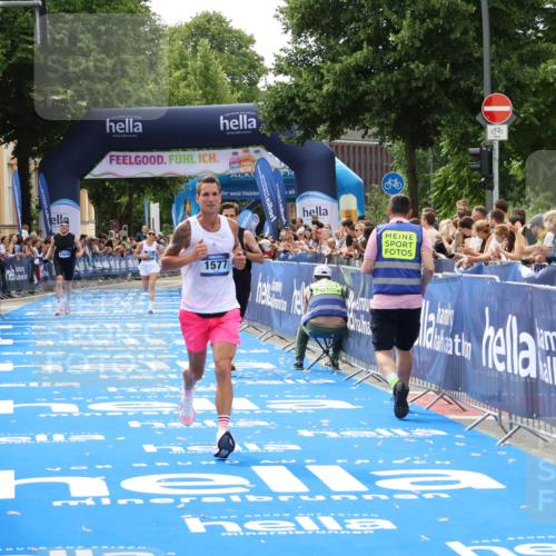 29.06.2025 - hella hamburg halbmarathon Zöllner http://msf.ph/oto/8175830 29.06.2025 10:26:42 Ziel 1577, 9565, 10848, 19076 meine-sportfotos.de