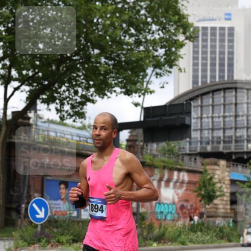 29.06.2025 - hella hamburg halbmarathon Yannick Fuchs http://msf.ph/oto/8175854 29.06.2025 10:27:13 20KM 1407, 1707, 1894, 3935, 5070, 5746, 6358, 7845, 7965, 8883, 9047, 10484, 10876, 10927, 11150, 11169, 11370, 11929, 14293, 15826, 16065, 16505, 16957, 18135, 18562, 18563 meine-sportfotos.de