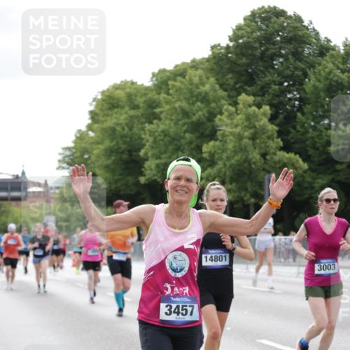 29.06.2025 - hella hamburg halbmarathon Jannik Wohlers http://msf.ph/oto/8175857 29.06.2025 10:22:23 Lombardsbrücke 1029, 2294, 2479, 2766, 3003, 3600, 3601, 5223, 5343, 5629, 5798, 7188, 7190, 7266, 7276, 7529, 7925, 8355, 9256, 9392, 10086, 10826, 10902, 11665, 12190, 12592, 13921, 14525, 14633, 14801, 15469, 15870, 16618, 16801 meine-sportfotos.de