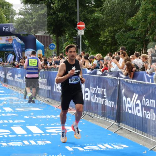 29.06.2025 - hella hamburg halbmarathon Zöllner http://msf.ph/oto/8175883 29.06.2025 10:26:44 Ziel 1065, 1577, 9565, 10848, 19076 meine-sportfotos.de