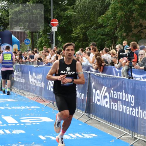 29.06.2025 - hella hamburg halbmarathon Zöllner http://msf.ph/oto/8175887 29.06.2025 10:26:45 Ziel 1065, 9565, 10848, 19076 meine-sportfotos.de
