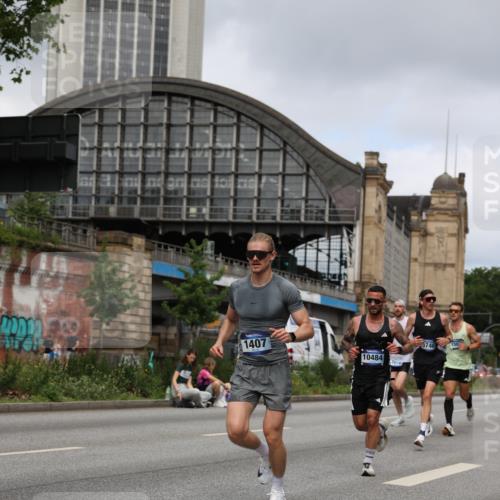 29.06.2025 - hella hamburg halbmarathon Yannick Fuchs http://msf.ph/oto/8175902 29.06.2025 10:27:14 20KM 1407, 1707, 1894, 3935, 5070, 5746, 6358, 7845, 7965, 8883, 9047, 10484, 10876, 10927, 11150, 11169, 11370, 11929, 14293, 15826, 16065, 16505, 16957, 18135, 18562, 18563 meine-sportfotos.de