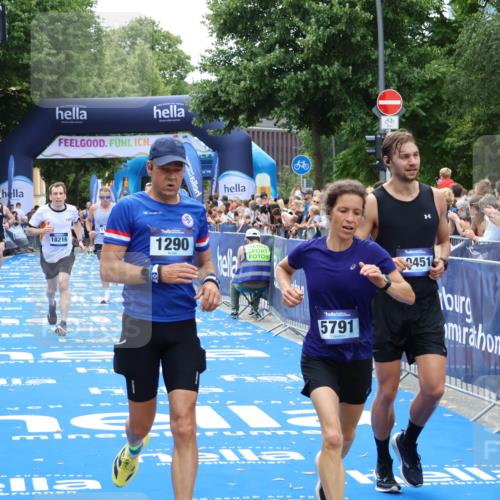 29.06.2025 - hella hamburg halbmarathon Zöllner http://msf.ph/oto/8175903 29.06.2025 10:37:40 Ziel 1290, 5791, 7831, 10451, 10922, 11106, 14934, 18193, 18216 meine-sportfotos.de