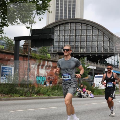 29.06.2025 - hella hamburg halbmarathon Yannick Fuchs http://msf.ph/oto/8175910 29.06.2025 10:27:14 20KM 1407, 1707, 1894, 3935, 5070, 5746, 6358, 7845, 7965, 8883, 9047, 10484, 10876, 10927, 11150, 11169, 11370, 11929, 14293, 15826, 16065, 16505, 16957, 18135, 18562, 18563 meine-sportfotos.de
