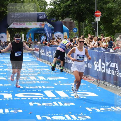 29.06.2025 - hella hamburg halbmarathon Zöllner http://msf.ph/oto/8175938 29.06.2025 10:26:47 Ziel 1065, 10848, 19076 meine-sportfotos.de