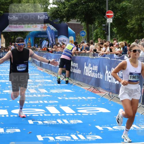 29.06.2025 - hella hamburg halbmarathon Zöllner http://msf.ph/oto/8175947 29.06.2025 10:26:48 Ziel 1065, 10848, 19076 meine-sportfotos.de