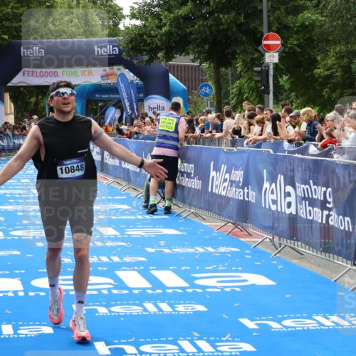 29.06.2025 - hella hamburg halbmarathon Zöllner http://msf.ph/oto/8175955 29.06.2025 10:26:49 Ziel 1065, 10848, 19076 meine-sportfotos.de