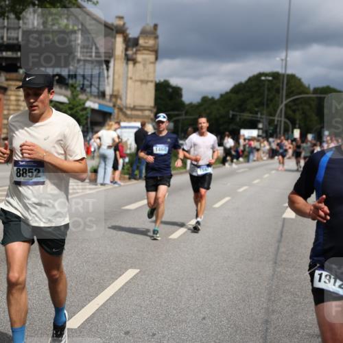 29.06.2025 - hella hamburg halbmarathon Yannick Fuchs http://msf.ph/oto/8175970 29.06.2025 10:41:47 20KM 51, 1460, 1592, 1604, 1613, 1696, 2274, 2284, 2839, 2864, 2869, 2953, 3976, 4093, 4377, 4528, 5022, 5650, 5889, 6009, 6134, 6168, 6716, 7962, 8693, 8852, 10122, 10969, 10988, 11021, 11283, 11518, 12679, 12706, 12724, 12870, 13223, 13672, 14730, 15350, 15451, 15478, 15479, 15923, 15973, 17172, 17229, 17451, 17743, 17846, 17905, 17915, 17979, 18104, 18856, 19127 meine-sportfotos.de