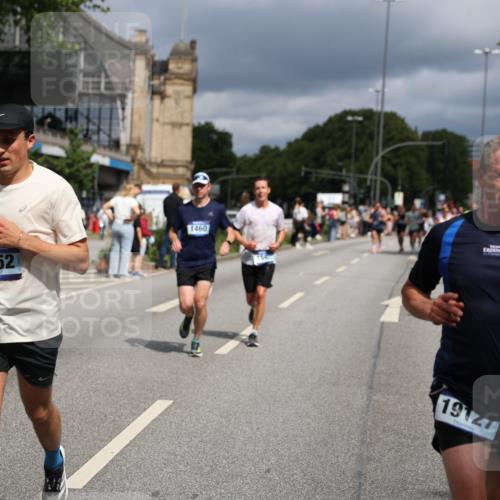 29.06.2025 - hella hamburg halbmarathon Yannick Fuchs http://msf.ph/oto/8175977 29.06.2025 10:41:47 20KM 51, 1460, 1592, 1604, 1613, 1696, 2274, 2284, 2839, 2864, 2869, 2953, 3976, 4093, 4377, 4528, 5022, 5650, 5889, 6009, 6134, 6168, 6716, 7962, 8693, 8852, 10122, 10969, 10988, 11021, 11283, 11518, 12679, 12706, 12724, 12870, 13223, 13672, 14730, 15350, 15451, 15478, 15479, 15923, 15973, 17172, 17229, 17451, 17743, 17846, 17905, 17915, 17979, 18104, 18856, 19127 meine-sportfotos.de