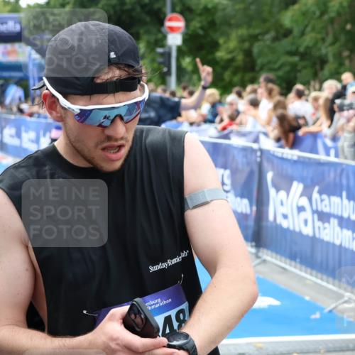 29.06.2025 - hella hamburg halbmarathon Zöllner http://msf.ph/oto/8175983 29.06.2025 10:26:52 Ziel 1065, 5344 meine-sportfotos.de