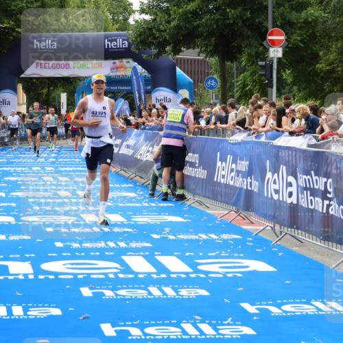 29.06.2025 - hella hamburg halbmarathon Zöllner http://msf.ph/oto/8176006 29.06.2025 10:26:56 Ziel 5344, 9079, 12992, 15023 meine-sportfotos.de
