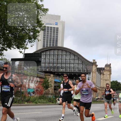 29.06.2025 - hella hamburg halbmarathon Yannick Fuchs http://msf.ph/oto/8176058 29.06.2025 10:27:16 20KM 1407, 1707, 1894, 5070, 5746, 6358, 7845, 7965, 8883, 9047, 10484, 10876, 10927, 11150, 11169, 11370, 11929, 13199, 14293, 15054, 15826, 16065, 16505, 16957, 18135, 18562, 18563 meine-sportfotos.de
