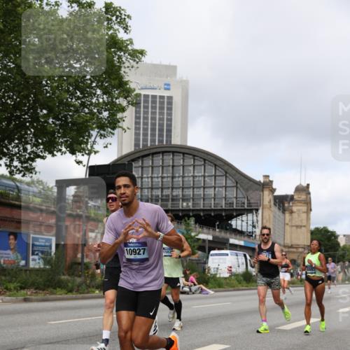 29.06.2025 - hella hamburg halbmarathon Yannick Fuchs http://msf.ph/oto/8176083 29.06.2025 10:27:17 20KM 1407, 1707, 1894, 5070, 5746, 6358, 7845, 7965, 8883, 9047, 10484, 10876, 10927, 11150, 11169, 11370, 11929, 13199, 14293, 15054, 15826, 16065, 16505, 16957, 18135, 18562, 18563 meine-sportfotos.de