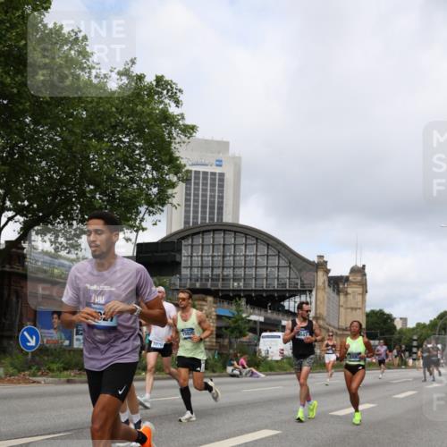 29.06.2025 - hella hamburg halbmarathon Yannick Fuchs http://msf.ph/oto/8176093 29.06.2025 10:27:17 20KM 1407, 1707, 1894, 5070, 5746, 6358, 7845, 7965, 8883, 9047, 10484, 10876, 10927, 11150, 11169, 11370, 11929, 13199, 14293, 15054, 15826, 16065, 16505, 16957, 18135, 18562, 18563 meine-sportfotos.de