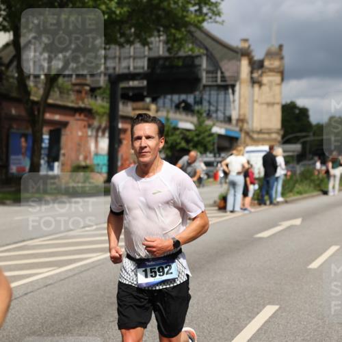 29.06.2025 - hella hamburg halbmarathon Yannick Fuchs http://msf.ph/oto/8176114 29.06.2025 10:41:49 20KM 51, 1460, 1592, 1604, 1613, 1696, 2274, 2284, 2839, 2864, 2869, 2953, 3976, 4093, 4377, 4528, 5022, 5650, 6009, 6134, 6168, 6716, 7962, 8693, 8852, 9626, 10969, 10988, 11021, 11283, 11518, 12679, 12706, 12724, 12870, 13223, 13672, 14730, 15333, 15350, 15451, 15478, 15479, 15923, 15973, 17172, 17229, 17451, 17743, 17846, 17905, 17915, 17979, 18104, 18758, 18856, 18922, 19127 meine-sportfotos.de
