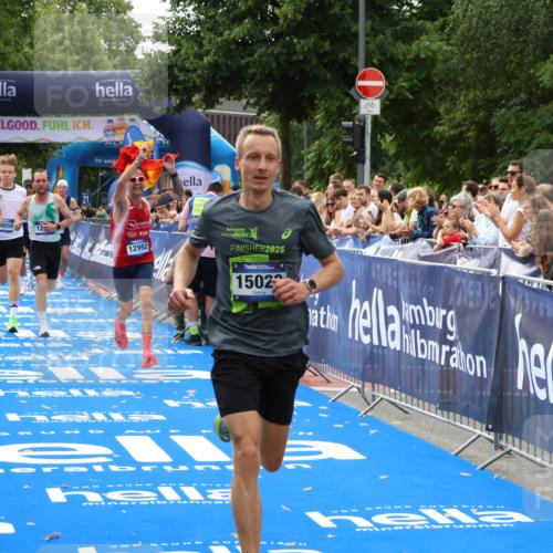 29.06.2025 - hella hamburg halbmarathon Zöllner http://msf.ph/oto/8176139 29.06.2025 10:27:03 Ziel 9079, 12641, 12992, 13780, 13956, 14828, 15023, 15671, 19050 meine-sportfotos.de