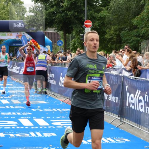 29.06.2025 - hella hamburg halbmarathon Zöllner http://msf.ph/oto/8176149 29.06.2025 10:27:03 Ziel 9079, 12641, 12992, 13780, 13956, 14828, 15023, 15671, 19050 meine-sportfotos.de