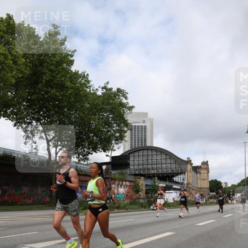 29.06.2025 - hella hamburg halbmarathon Yannick Fuchs http://msf.ph/oto/8176158 29.06.2025 10:27:19 20KM 1407, 1707, 1894, 1990, 5070, 5746, 6358, 7845, 7965, 8883, 9047, 10484, 10876, 10927, 11150, 11169, 11370, 11929, 13199, 14293, 15054, 15826, 16505, 16619, 16957, 18135, 18562, 18563 meine-sportfotos.de