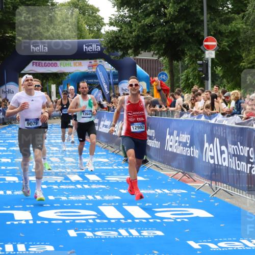 29.06.2025 - hella hamburg halbmarathon Zöllner http://msf.ph/oto/8176161 29.06.2025 10:27:04 Ziel 9079, 12641, 12992, 13780, 13956, 14828, 15671, 19050 meine-sportfotos.de