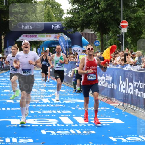 29.06.2025 - hella hamburg halbmarathon Zöllner http://msf.ph/oto/8176176 29.06.2025 10:27:04 Ziel 9079, 12641, 12992, 13780, 13956, 14828, 15671, 19050 meine-sportfotos.de