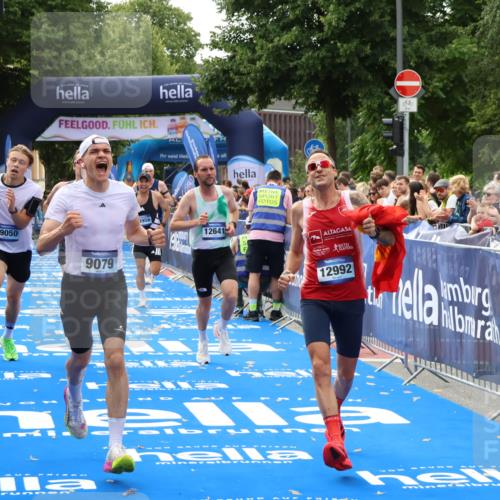 29.06.2025 - hella hamburg halbmarathon Zöllner http://msf.ph/oto/8176186 29.06.2025 10:27:04 Ziel 9079, 12641, 12992, 13780, 13956, 14828, 15671, 19050 meine-sportfotos.de