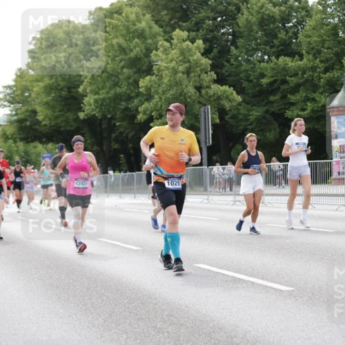 29.06.2025 - hella hamburg halbmarathon Jannik Wohlers http://msf.ph/oto/8176214 29.06.2025 10:22:25 Lombardsbrücke 1029, 1853, 2294, 2766, 3003, 3034, 3600, 3601, 5223, 5343, 5629, 7188, 7190, 7266, 7276, 7529, 7925, 8355, 9256, 9392, 10086, 10205, 10826, 10902, 11665, 12190, 12592, 13921, 14525, 14633, 14801, 15469, 15870, 16618, 16801, 16863 meine-sportfotos.de
