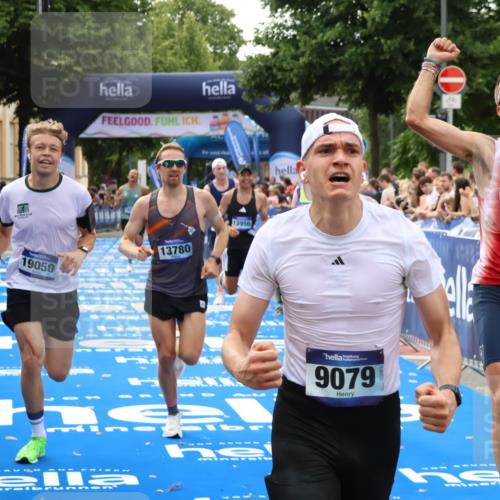 29.06.2025 - hella hamburg halbmarathon Zöllner http://msf.ph/oto/8176219 29.06.2025 10:27:05 Ziel 9079, 12641, 12992, 13780, 13956, 14828, 15671, 19050 meine-sportfotos.de