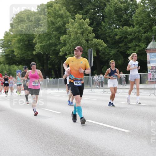 29.06.2025 - hella hamburg halbmarathon Jannik Wohlers http://msf.ph/oto/8176224 29.06.2025 10:22:25 Lombardsbrücke 1029, 1853, 2294, 2766, 3003, 3034, 3600, 3601, 5223, 5343, 5629, 7188, 7190, 7266, 7276, 7529, 7925, 8355, 9256, 9392, 10086, 10205, 10826, 10902, 11665, 12190, 12592, 13921, 14525, 14633, 14801, 15469, 15870, 16618, 16801, 16863 meine-sportfotos.de