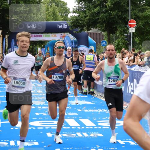 29.06.2025 - hella hamburg halbmarathon Zöllner http://msf.ph/oto/8176226 29.06.2025 10:27:06 Ziel 12641, 13780, 13956, 14828, 15671, 19050 meine-sportfotos.de