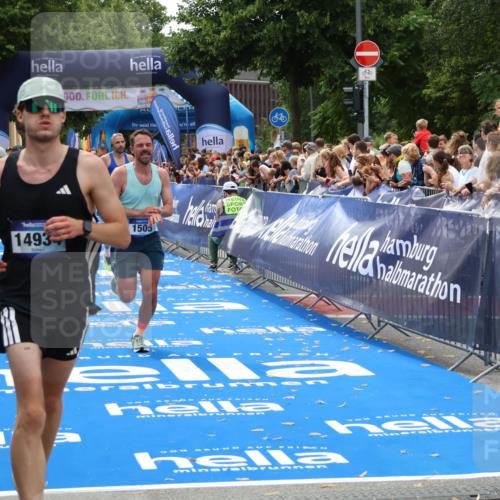 29.06.2025 - hella hamburg halbmarathon Zöllner http://msf.ph/oto/8176231 29.06.2025 10:37:48 Ziel 1505, 1615, 2196, 2404, 9171, 13148, 13595, 14934, 18276, 18277 meine-sportfotos.de