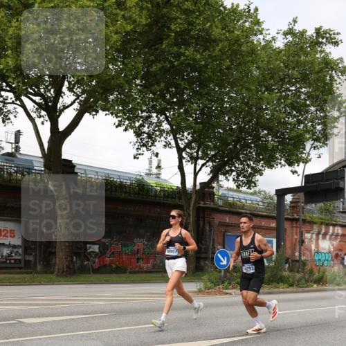 29.06.2025 - hella hamburg halbmarathon Yannick Fuchs http://msf.ph/oto/8176237 29.06.2025 10:27:21 20KM 1407, 1707, 1894, 1990, 5070, 5746, 6358, 7845, 7965, 8062, 8883, 9047, 10484, 10876, 10927, 11150, 11169, 11877, 11929, 13199, 13961, 14293, 15054, 15826, 16425, 16619, 16957, 18135, 18562, 18563 meine-sportfotos.de
