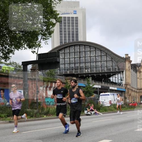 29.06.2025 - hella hamburg halbmarathon Yannick Fuchs http://msf.ph/oto/8176254 29.06.2025 10:27:22 20KM 1407, 1707, 1990, 5070, 5746, 6358, 7845, 7965, 8062, 8883, 9047, 10484, 10876, 10927, 11150, 11169, 11877, 11929, 13199, 13961, 14293, 15054, 15826, 16425, 16619, 16957, 18135, 18562, 18563 meine-sportfotos.de