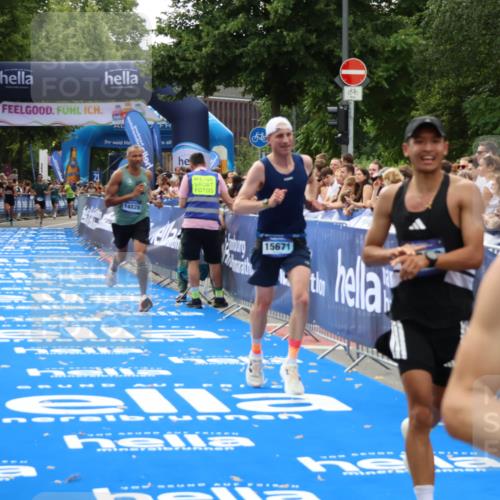 29.06.2025 - hella hamburg halbmarathon Zöllner http://msf.ph/oto/8176274 29.06.2025 10:27:08 Ziel 13956, 14828, 15671 meine-sportfotos.de