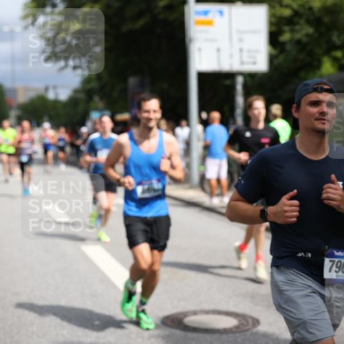 29.06.2025 - hella hamburg halbmarathon Yannick Fuchs http://msf.ph/oto/8176299 29.06.2025 10:41:50 20KM 51, 1460, 1592, 1604, 1613, 1696, 2284, 2839, 2864, 2869, 2953, 3976, 4093, 4377, 4528, 5022, 5650, 6009, 6134, 6168, 6716, 7962, 8693, 8852, 9626, 10969, 10988, 11021, 11283, 11518, 12679, 12685, 12706, 12724, 12870, 13223, 13672, 14618, 14619, 14730, 15333, 15350, 15451, 15478, 15479, 15973, 17172, 17229, 17451, 17743, 17846, 17905, 17915, 17979, 18104, 18758, 18856, 18922, 18974, 19127, 19181 meine-sportfotos.de