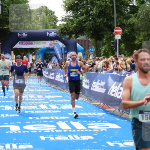 29.06.2025 - hella hamburg halbmarathon Zöllner http://msf.ph/oto/8176300 29.06.2025 10:37:50 Ziel 1505, 1615, 2196, 2404, 9171, 13148, 13595, 18276, 18277 meine-sportfotos.de