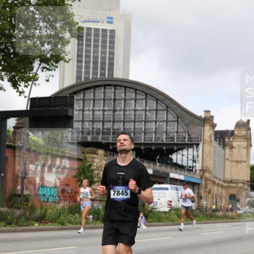 29.06.2025 - hella hamburg halbmarathon Yannick Fuchs http://msf.ph/oto/8176301 29.06.2025 10:27:24 20KM 1407, 1707, 1990, 5070, 5746, 6358, 7845, 7965, 8062, 8883, 9047, 10484, 10876, 10927, 11150, 11169, 11877, 11929, 13199, 13961, 14293, 15054, 15826, 16425, 16619, 16957, 18135, 18562, 18563 meine-sportfotos.de