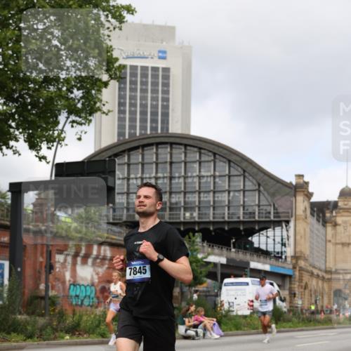 29.06.2025 - hella hamburg halbmarathon Yannick Fuchs http://msf.ph/oto/8176308 29.06.2025 10:27:24 20KM 1407, 1707, 1990, 5070, 5746, 6358, 7845, 7965, 8062, 8883, 9047, 10484, 10876, 10927, 11150, 11169, 11877, 11929, 13199, 13961, 14293, 15054, 15826, 16425, 16619, 16957, 18135, 18562, 18563 meine-sportfotos.de
