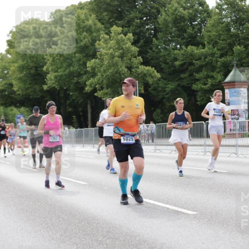 29.06.2025 - hella hamburg halbmarathon Jannik Wohlers http://msf.ph/oto/8176320 29.06.2025 10:22:25 Lombardsbrücke 1029, 1853, 2294, 2766, 3003, 3034, 3600, 3601, 5223, 5343, 5629, 7188, 7190, 7266, 7276, 7529, 7925, 8355, 9256, 9392, 10086, 10205, 10826, 10902, 11665, 12190, 12592, 13921, 14525, 14633, 14801, 15469, 15870, 16618, 16801, 16863 meine-sportfotos.de
