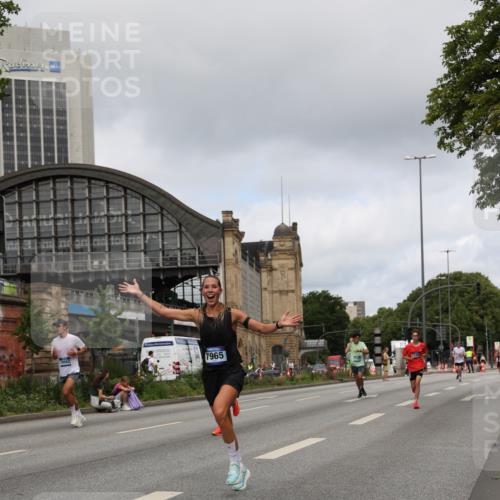 29.06.2025 - hella hamburg halbmarathon Yannick Fuchs http://msf.ph/oto/8176337 29.06.2025 10:27:25 20KM 1707, 1990, 5070, 5746, 6358, 7845, 7965, 8062, 8883, 9047, 10484, 10876, 10927, 11150, 11169, 11745, 11877, 11929, 13199, 13686, 13961, 14293, 15054, 15826, 16425, 16619, 16957, 18135, 18562, 18563 meine-sportfotos.de