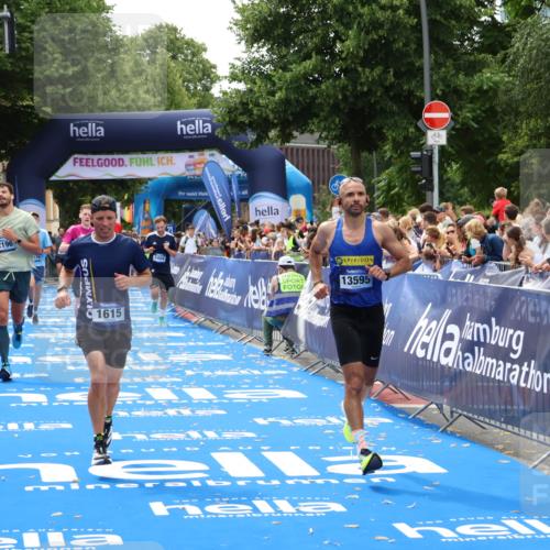 29.06.2025 - hella hamburg halbmarathon Zöllner http://msf.ph/oto/8176345 29.06.2025 10:37:51 Ziel 1615, 2196, 2404, 9171, 13148, 13595, 18276, 18277, 18529 meine-sportfotos.de