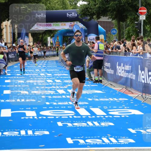 29.06.2025 - hella hamburg halbmarathon Zöllner http://msf.ph/oto/8176364 29.06.2025 10:27:16 Ziel 9097, 15583 meine-sportfotos.de
