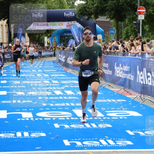 29.06.2025 - hella hamburg halbmarathon Zöllner http://msf.ph/oto/8176381 29.06.2025 10:27:17 Ziel 9097, 15583, 18037, 18124 meine-sportfotos.de